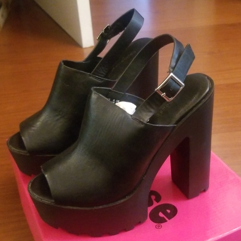 Doll house platforms